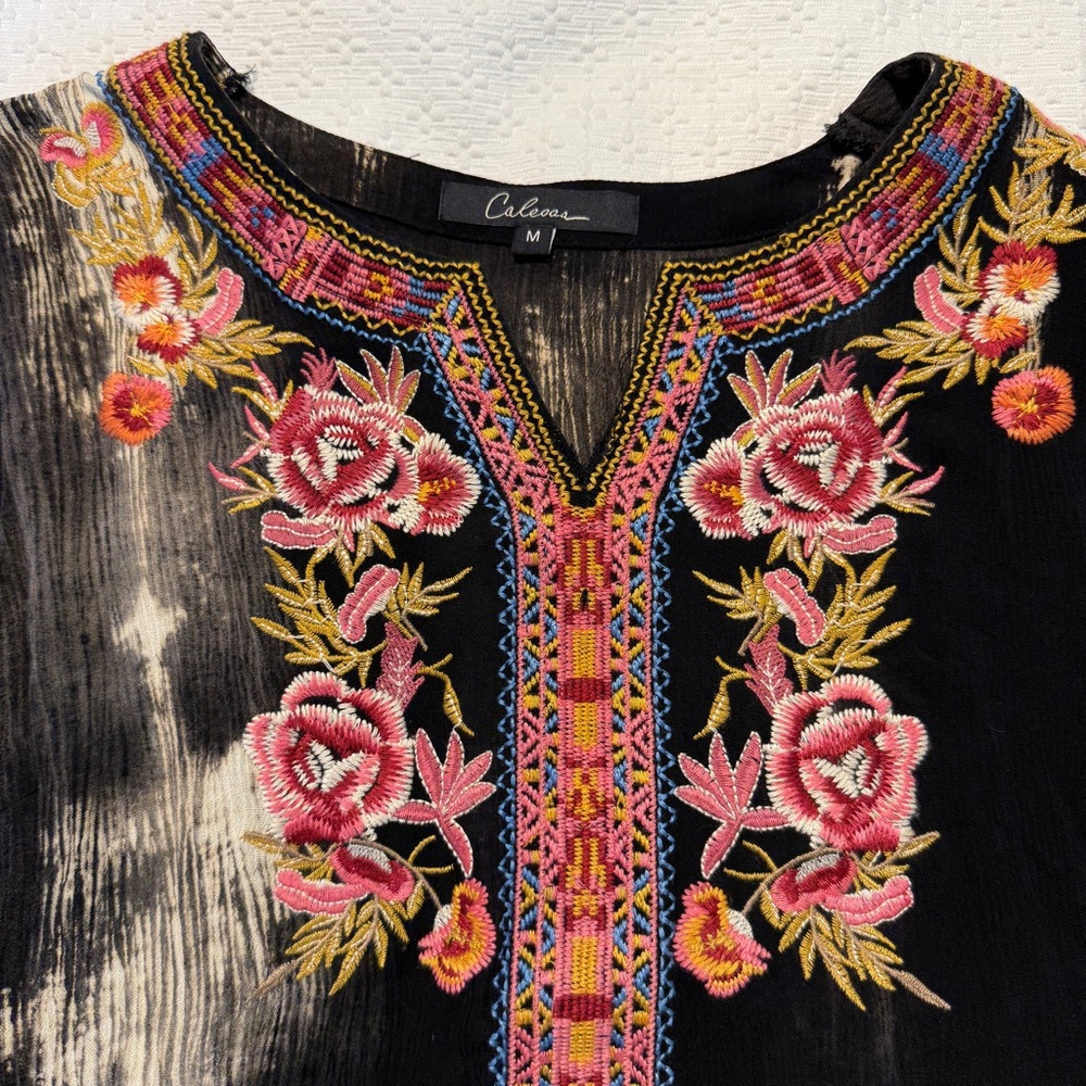 Calessa embroidered boho top Embroidered Burnout Print Tunic Medium - Picture 2 of 9